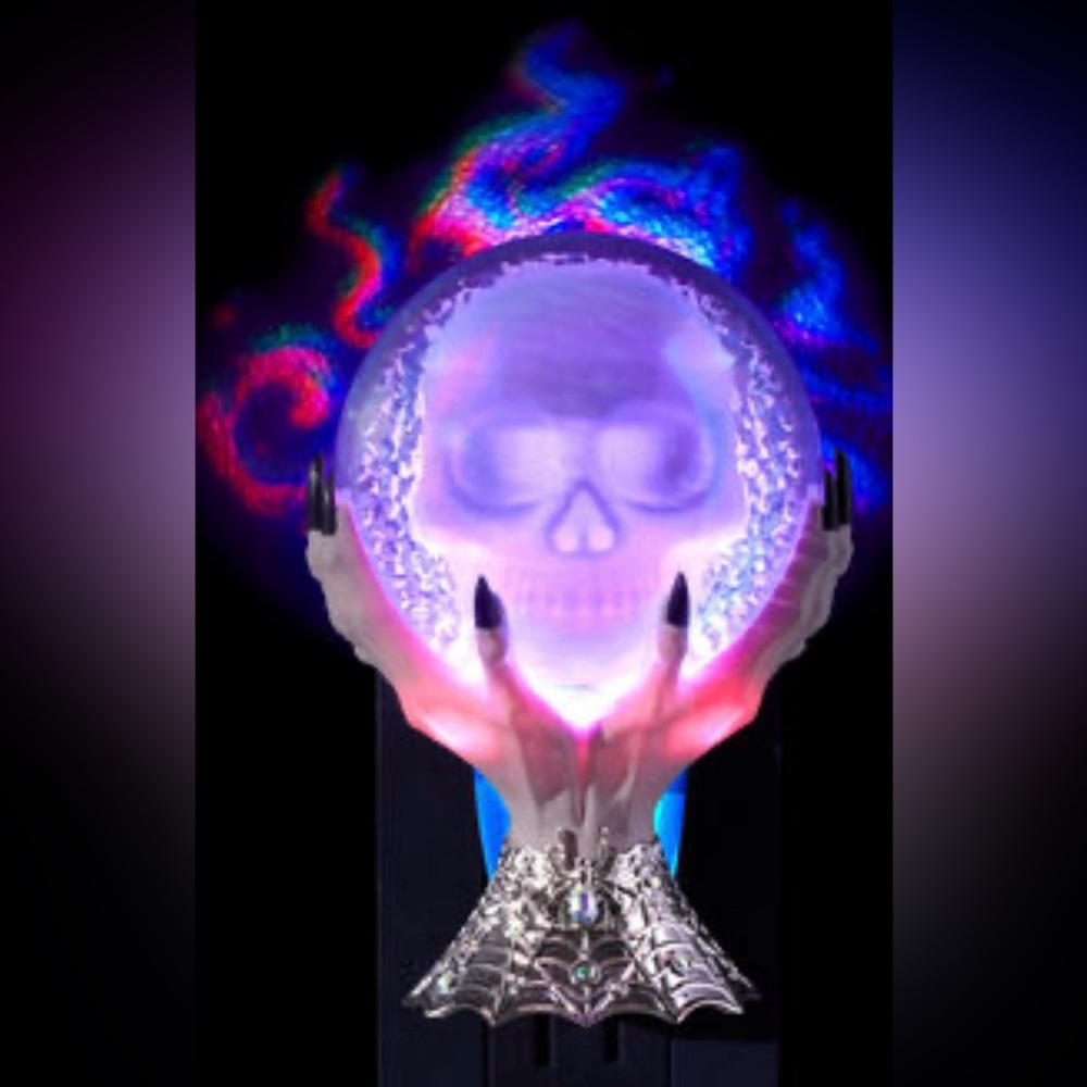 Bath & Body Works Crystal Ball Skull Halloween Wallflower Projector Plug-In NWT